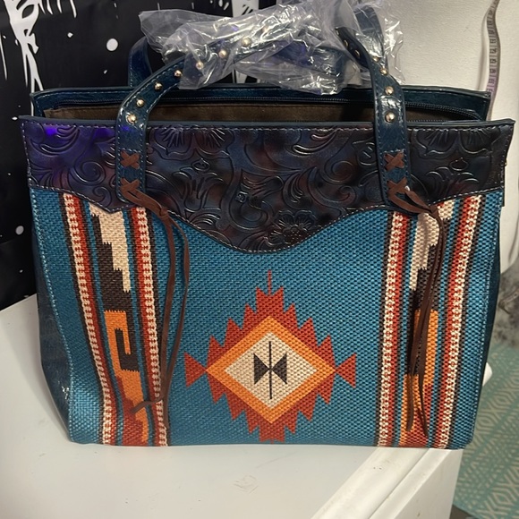 Gorgeous southwestern/western/boho bag NWOT - Picture 2 of 9